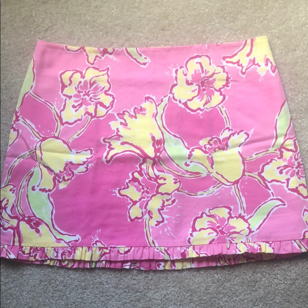 Lilly Pulitzer skirt in Pink Floral w ruffle hem